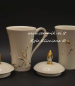 Keramikiniai puodeliai su nukeltu dangteliu