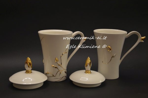 Keramikiniai puodeliai su nukeltu dangteliu