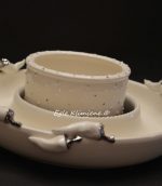 Keramikinis indas su čili pipiriukais