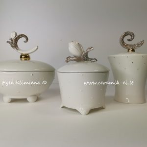 Įvairių formų keramikinės dėžutės