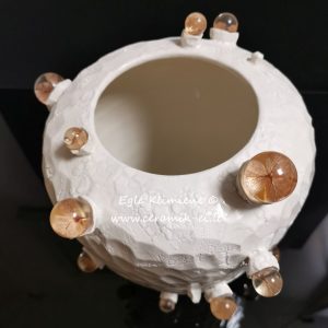 Vienetinė keramikinė vaza, inkrustuota Hortenzijų žiedais