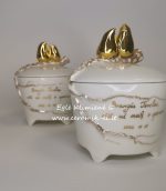 Keramikinė maža dėžutė su dviem auksiniais paukšteliais