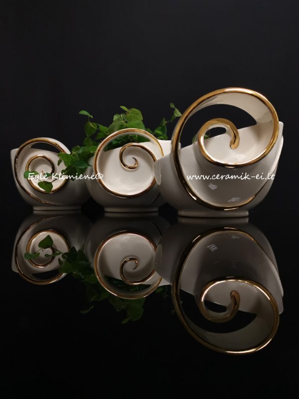 Keramikinė salotinė-saldaininė, dekoruota paauksuota spirale