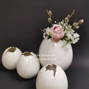 Mažos kiaušinio formos keraminės vazelės pavasarinėms gėlytėms